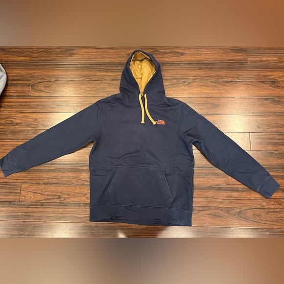 2 NorthFace Hoodies. Mens size Medium. Excellent condition, no stains or tears - Picture 6 of 6